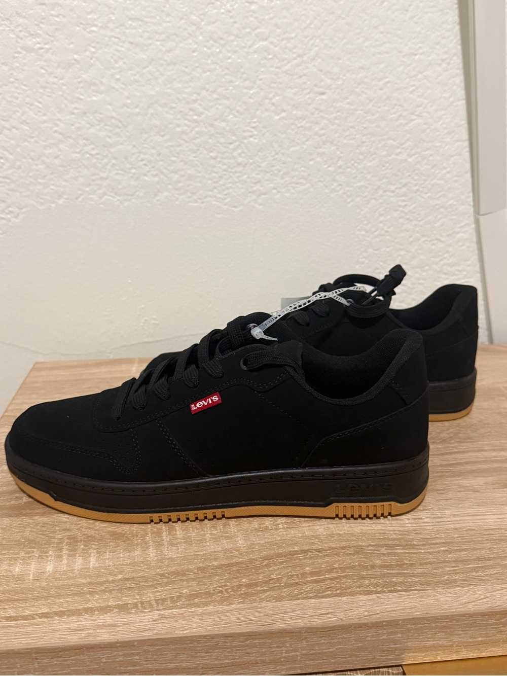 NWT Levi's Men's Drive Lo Black Sneakers with Gum Outsole